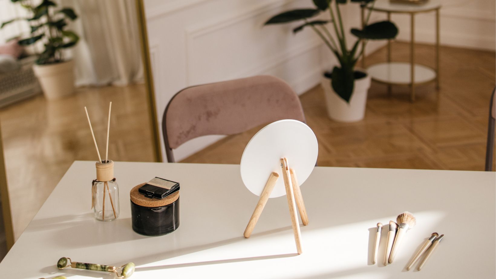 Luce e Stile: Creare l'Angolo Beauty dei Tuoi Sogni a Casa