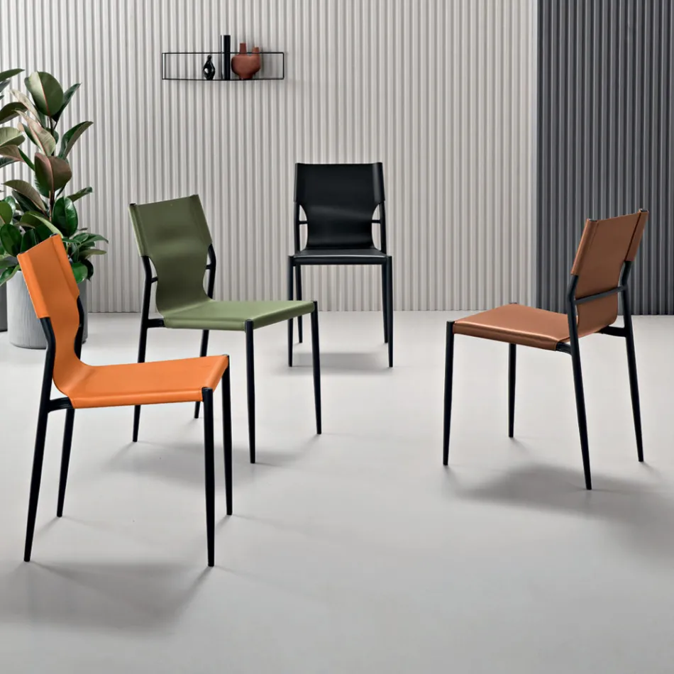 4 Sedie in Similcuoio Colorato e Base in Metallo Verniciato - Commedia Viadurini