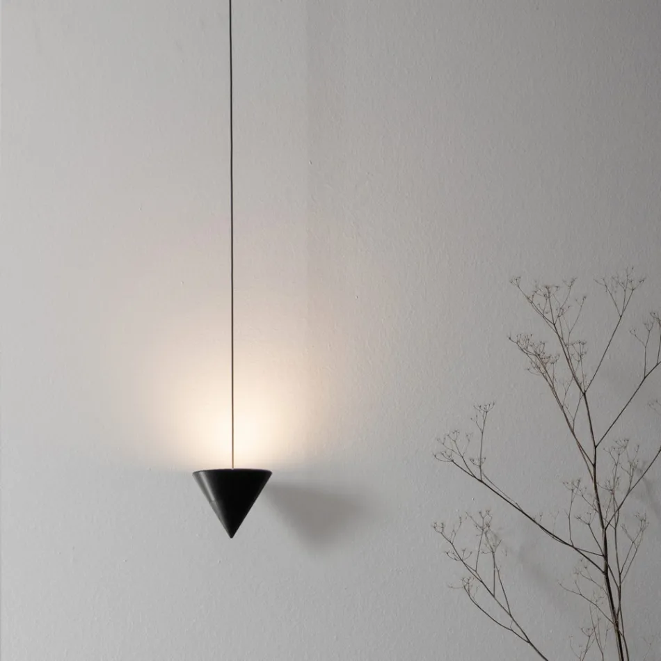 Applique a Filo in Alluminio Nero e Cono Grande Design Minimale - Mercado Viadurini