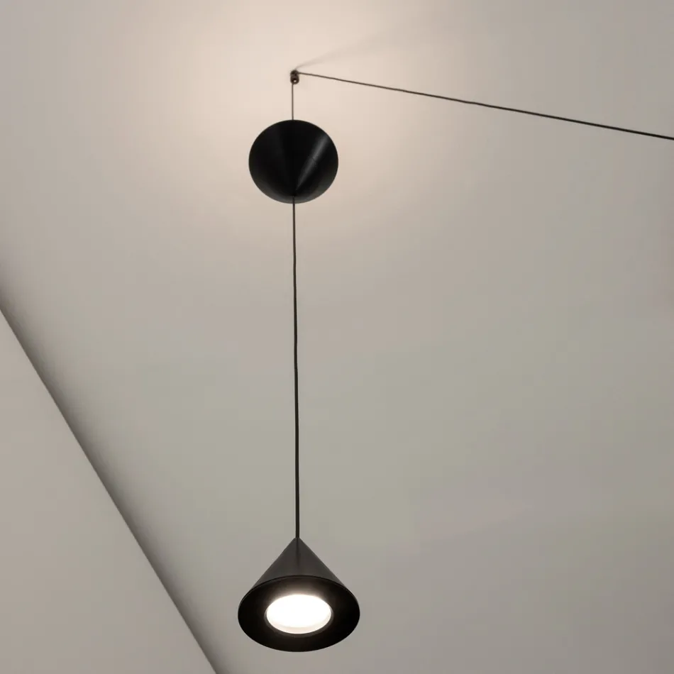 Applique a Filo in Alluminio Nero e Doppio Cono Design Minimale - Mercado Viadurini