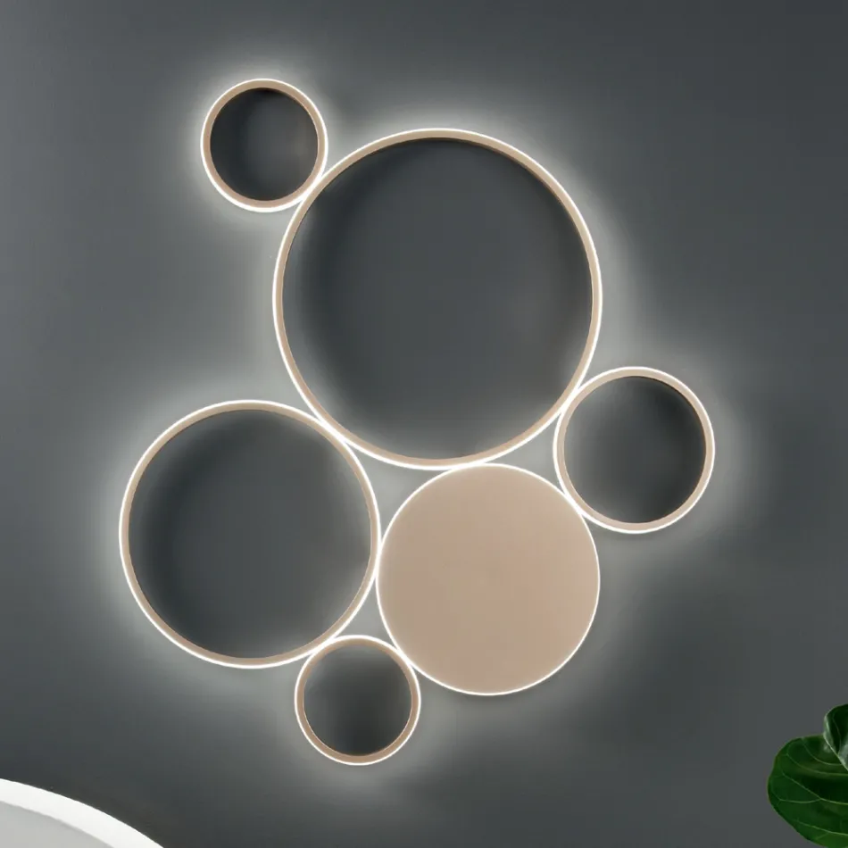 Applique LED Moderna in Metallo Verniciato Finitura Oro o Argento - Punto Viadurini