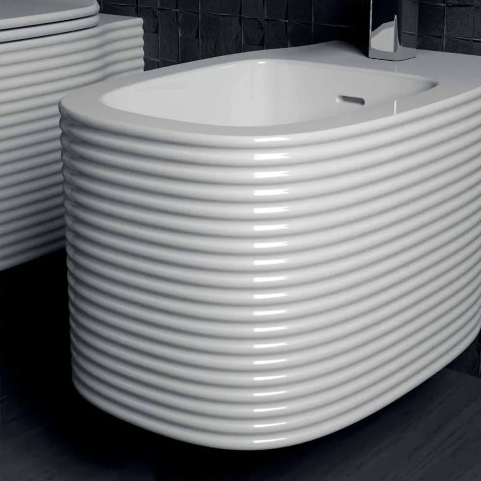 Bidet sospeso in ceramica di moderno design prodotto in Italia, Amleto Viadurini