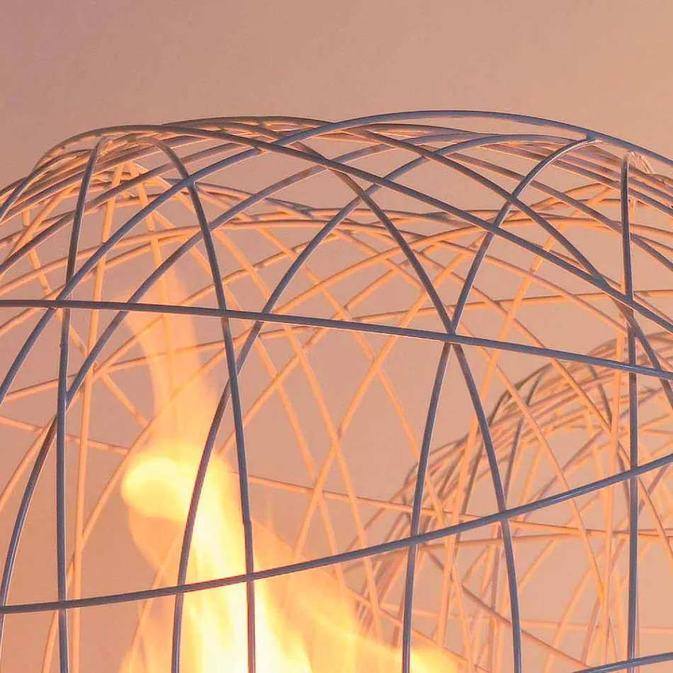 Camino a bioetanolo  da tavolo/terra in acciaio a forma di sfera Henry Viadurini