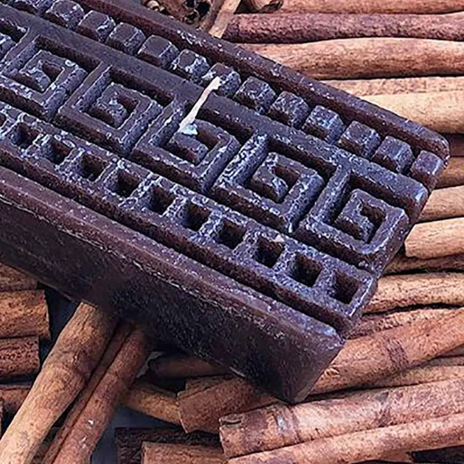 Candela Artigianale Profumata alla Cannella Rettangolare Made in Italy - Alissa Viadurini