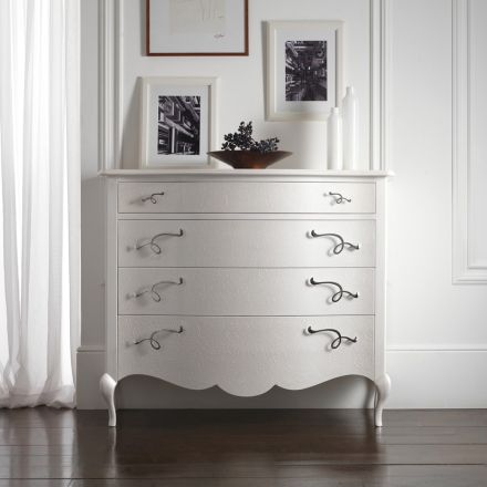 Comò in Legno Bianco Perla a Rilievo con Maniglie Cromate Made in Italy - Berlino Viadurini