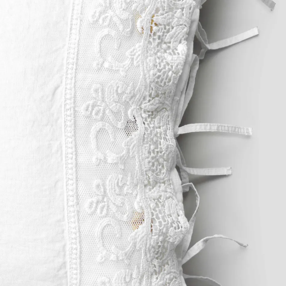 Federa di Lino con Pizzo Bianco per Letto Design di Lusso Made in Italy - Kiss Viadurini