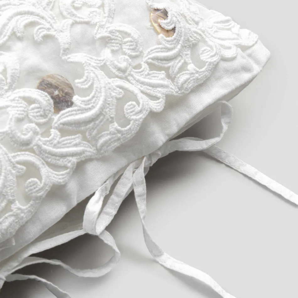 Federa di Lino con Pizzo Bianco per Letto Design di Lusso Made in Italy - Kiss Viadurini