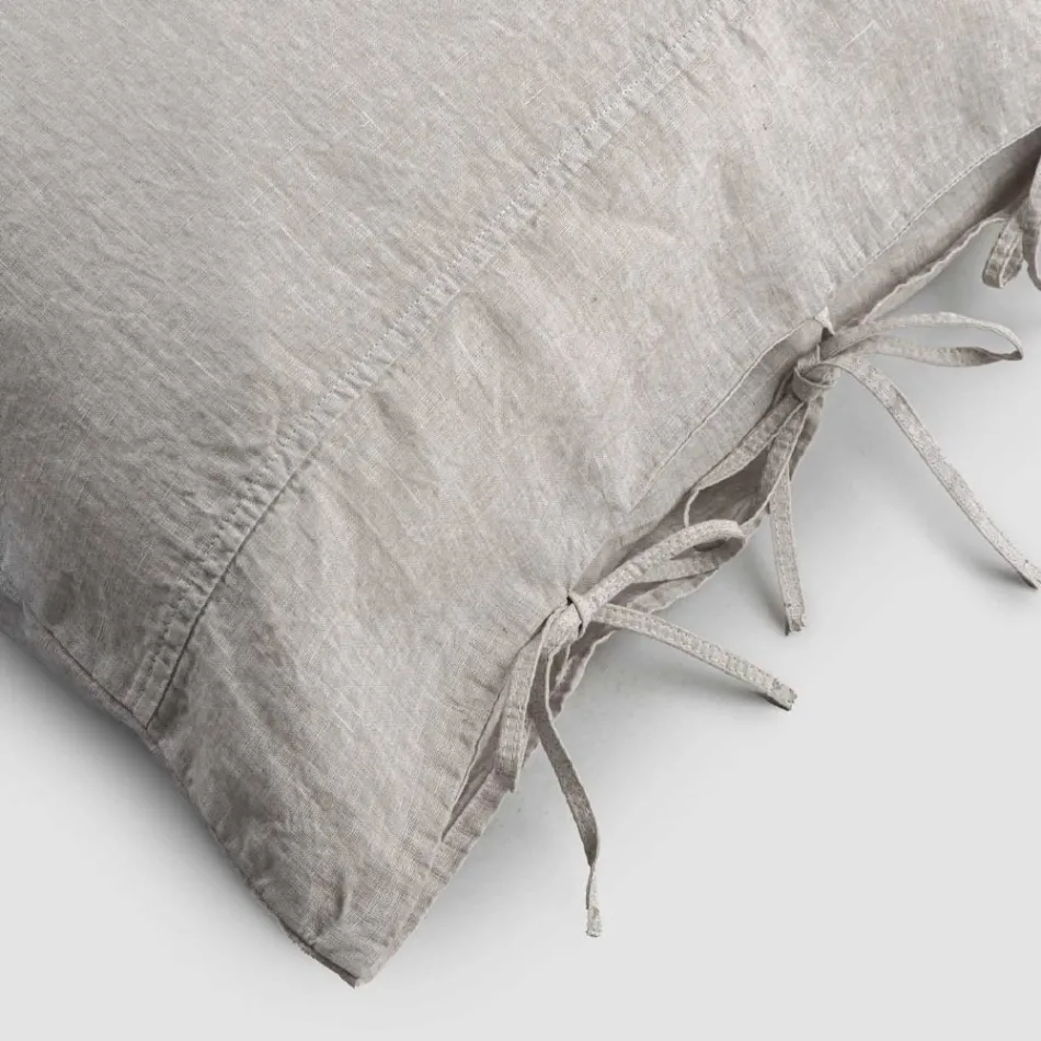 Federa in Lino Leggero Gesso o Retrò con Laccetti Design Quadrato - Prisco Viadurini