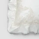 Federa Quadrata in Lino Bianco con Pizzo di Decoro sui Bordi e Balze - Priscilla Viadurini