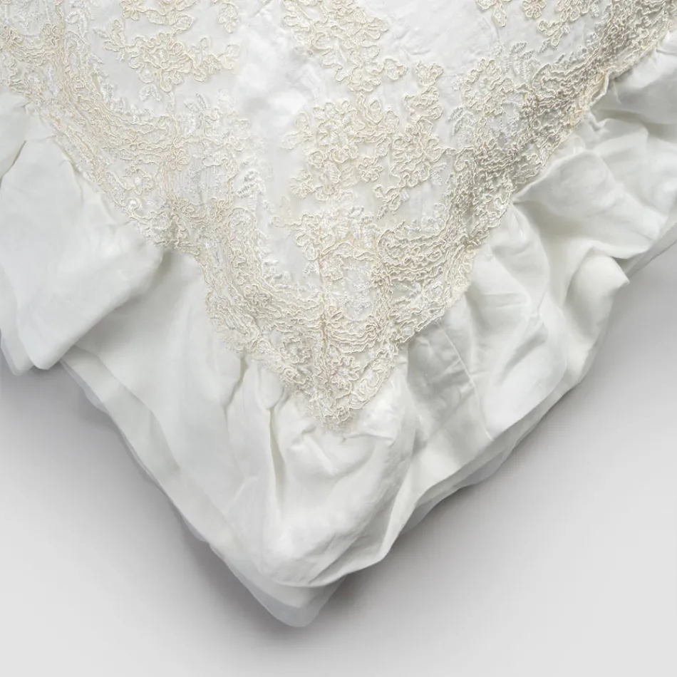Federa Quadrata in Lino Bianco con Pizzo di Decoro sui Bordi e Balze - Priscilla Viadurini