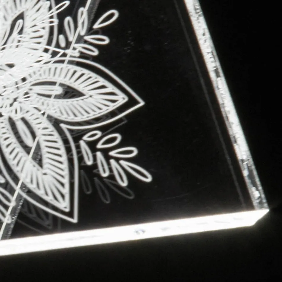 Lampada da Appoggio Led Cristallo Acrilico Decoro a Laser - Possett Viadurini