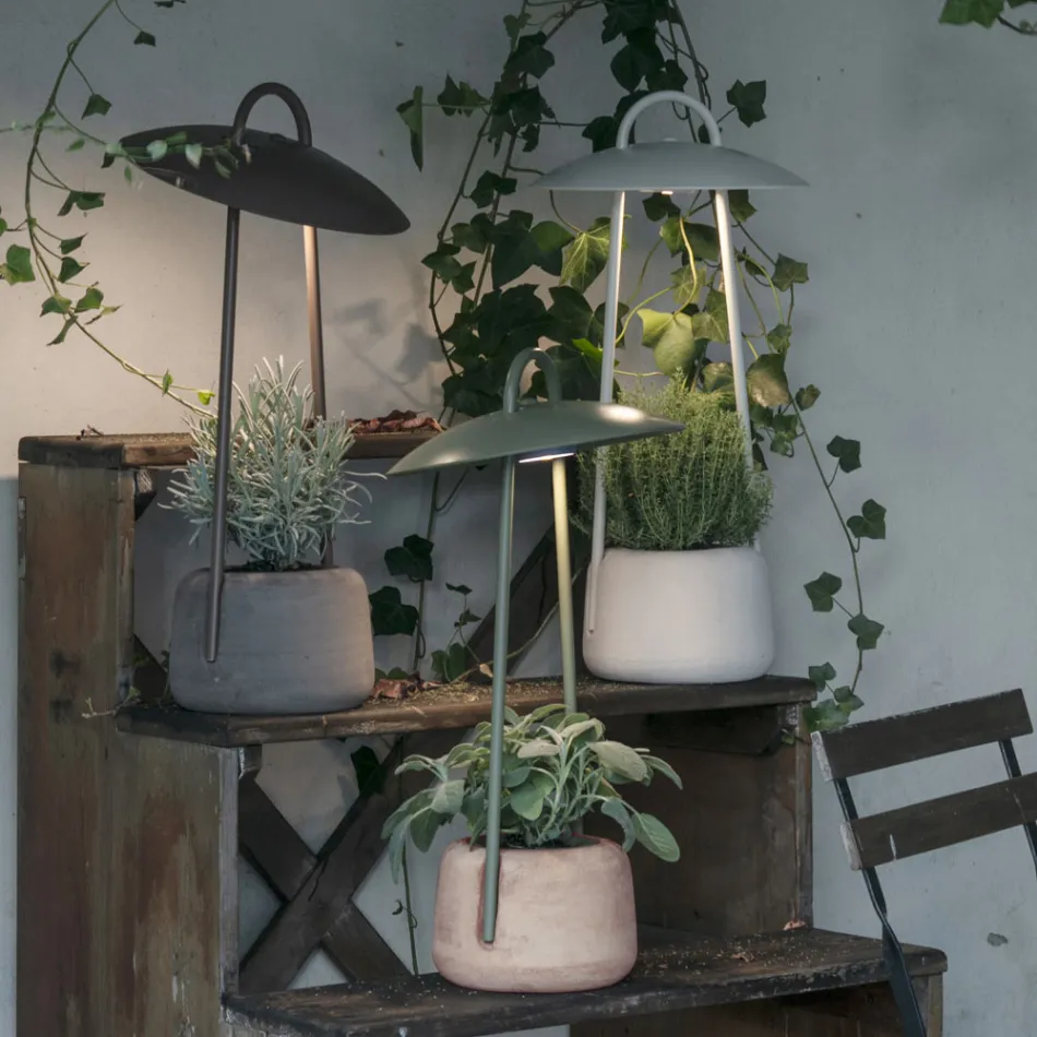 Lampada da Esterno con Fioriera in Argilla, Alluminio e Ottone - Cappello Viadurini