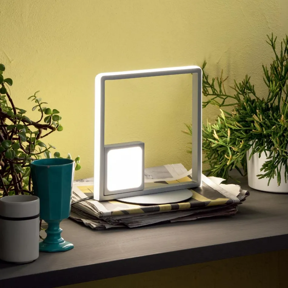 Lampada da Tavolo a LED in Metallo Verniciato Argento Moderna - Formale Viadurini
