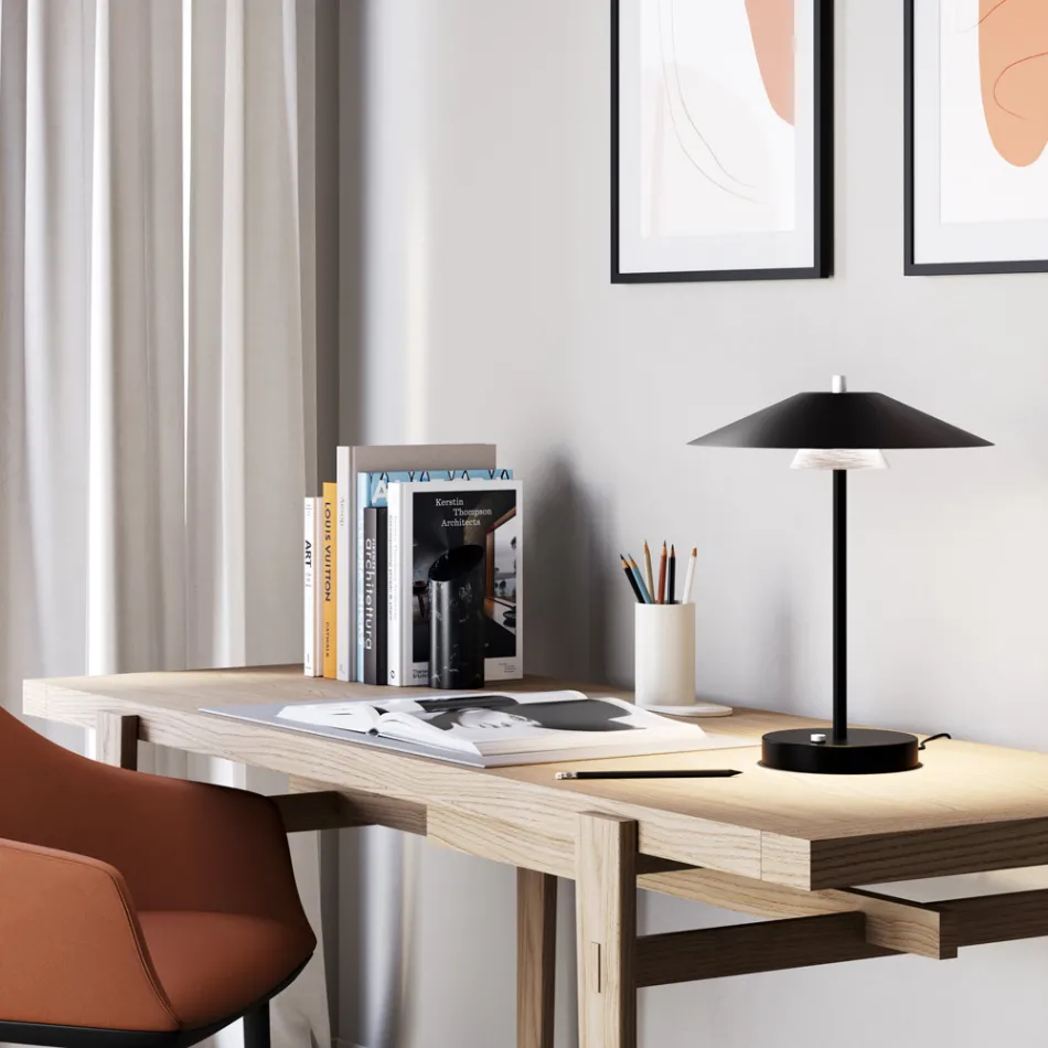 Lampada da Tavolo in Metallo di Diverse Finiture Made in Italy - Mira Viadurini