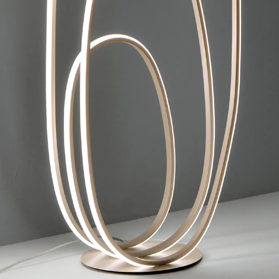 Lampada da Terra Design in Metallo Verniciato Finitura Oro con LED - Simea Viadurini