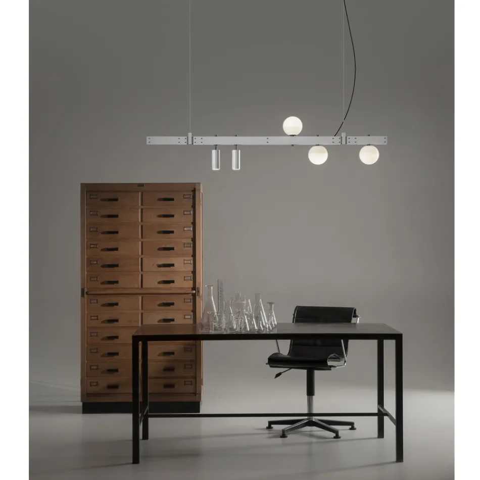 Lampada Sospesa Design Alluminio Bianco con Sfere Vetro e Faretti - Esodo Viadurini