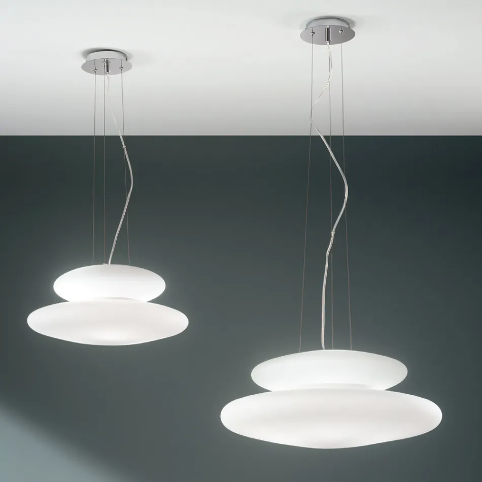 Lampada Sospesa in Vetro Bianco Soffiato e Metallo Cromato - Illumina Viadurini