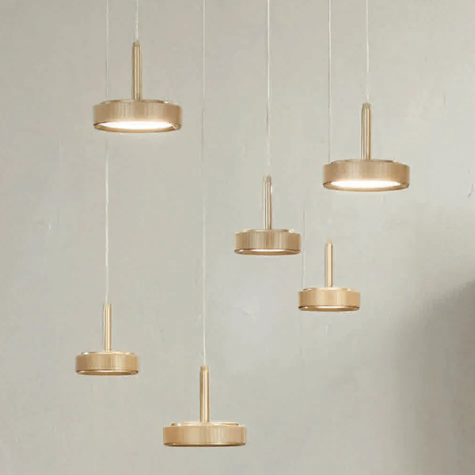 Lampadario con 6 LED e Base Rotonda in Metallo Verniciato Color Oro - Carpino Viadurini