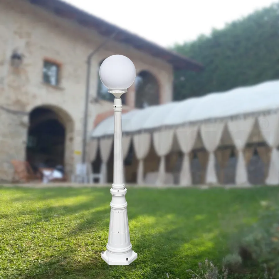 Lampione Alto 145 cm in Acrilico e Alluminio Bianco Made in Italy - Trovabianco Viadurini