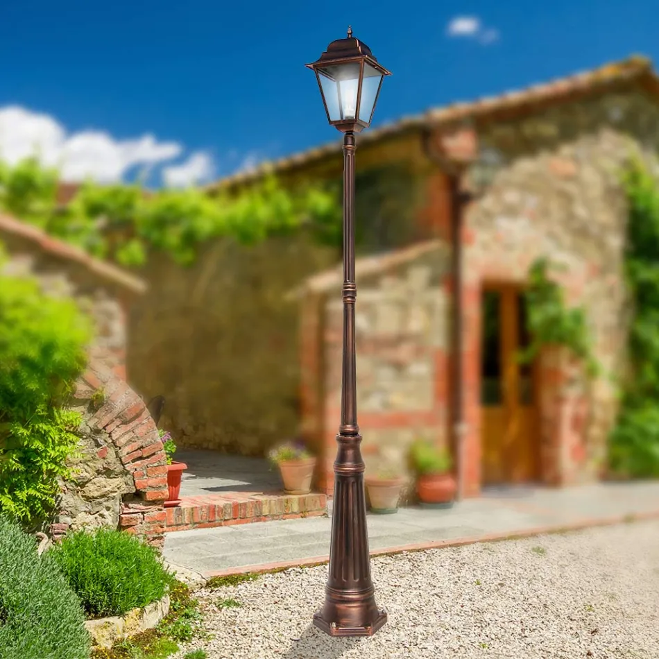 Lampione da Esterno Alto 252 cm in Vetro e Alluminio Pressofuso - Alchimista Viadurini