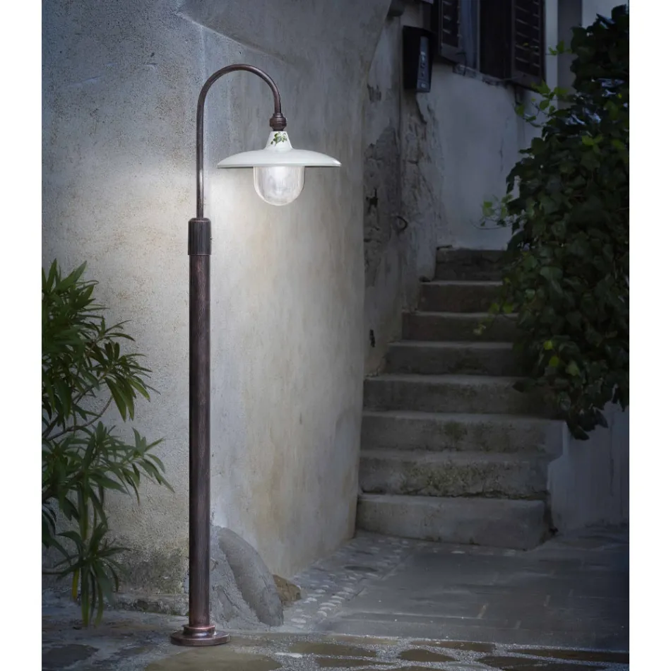 Lampione da Giardino Design Curvo in Alluminio Decoro a Mano - Campobasso Viadurini