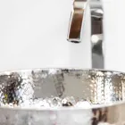Lavabo Bagno Rotondo da Appoggio in Ottone Cromato Martellato - Diamond Viadurini