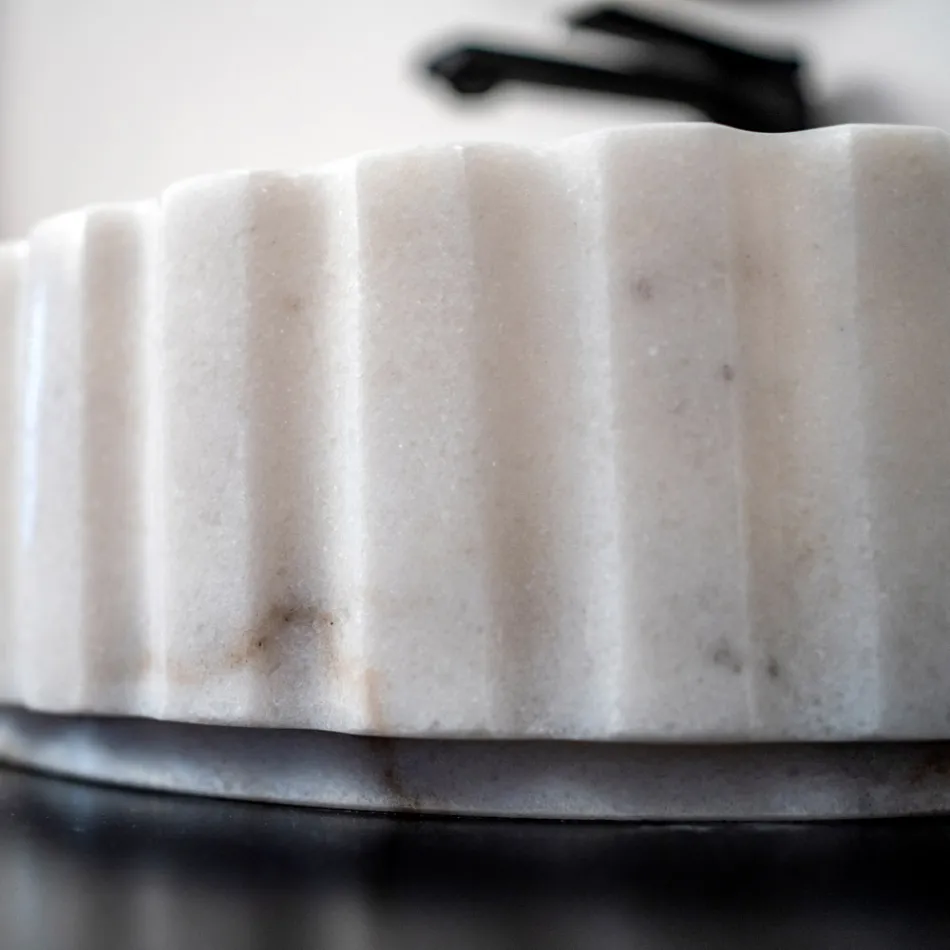 Lavabo da Appoggio Ovale per il Bagno Realizzato in Marmo Bianco - Cunzite Viadurini