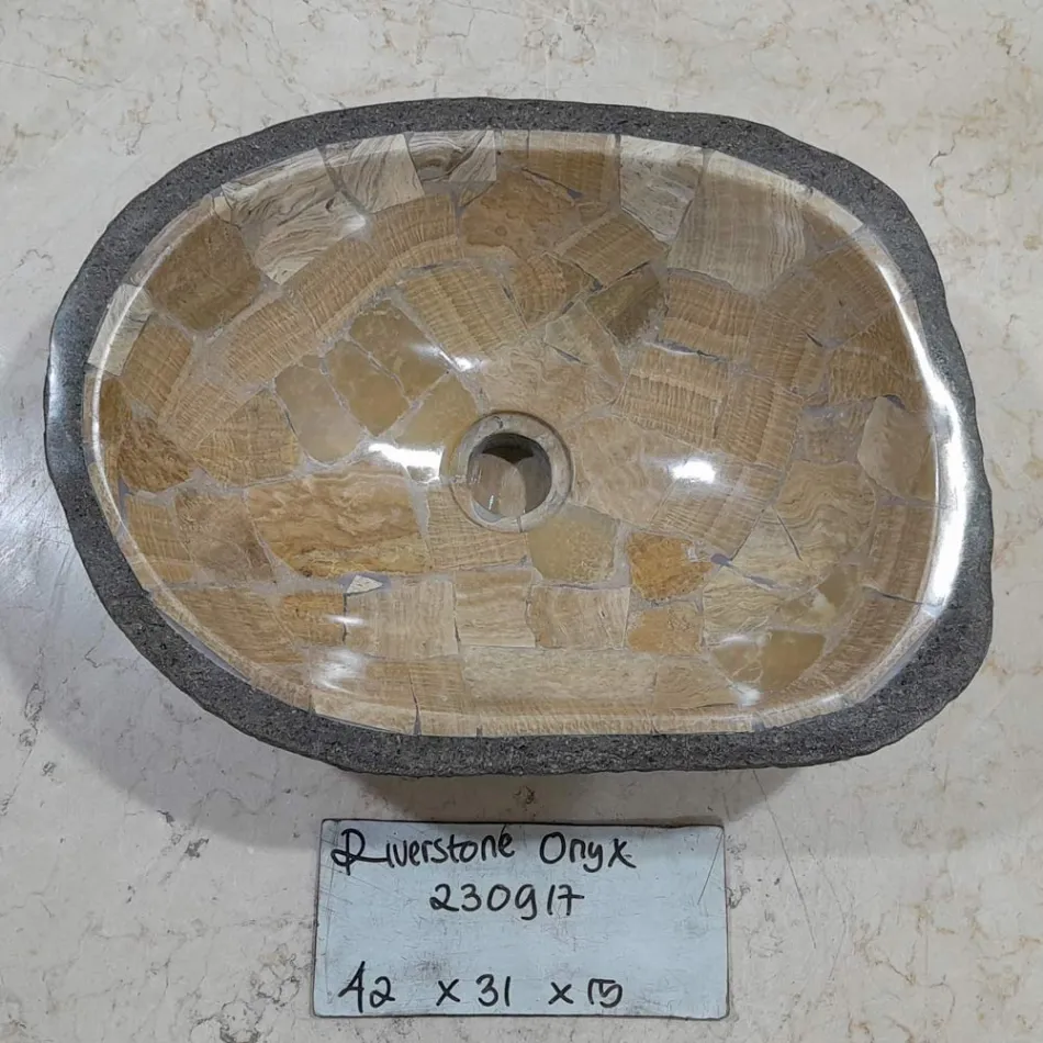 Lavabo da appoggio realizzato a mano in pietra fiume, Palata Viadurini
