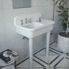 Lavabo per il Bagno Asimmetrico in Ceramica con Poggia Oggetti - Giusy Viadurini