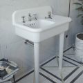 Lavabo per il Bagno Asimmetrico in Ceramica con Poggia Oggetti - Giusy
