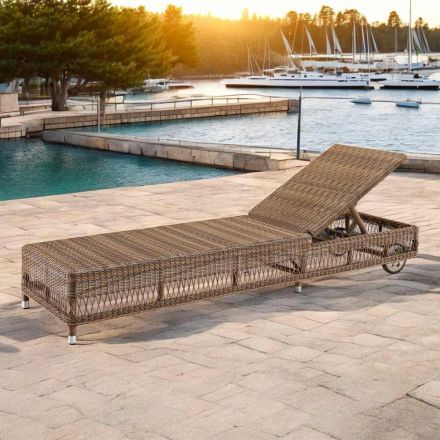 Lettino da Esterno con Ruote in Polyrattan Intrecciato a Mano - Gigi Viadurini