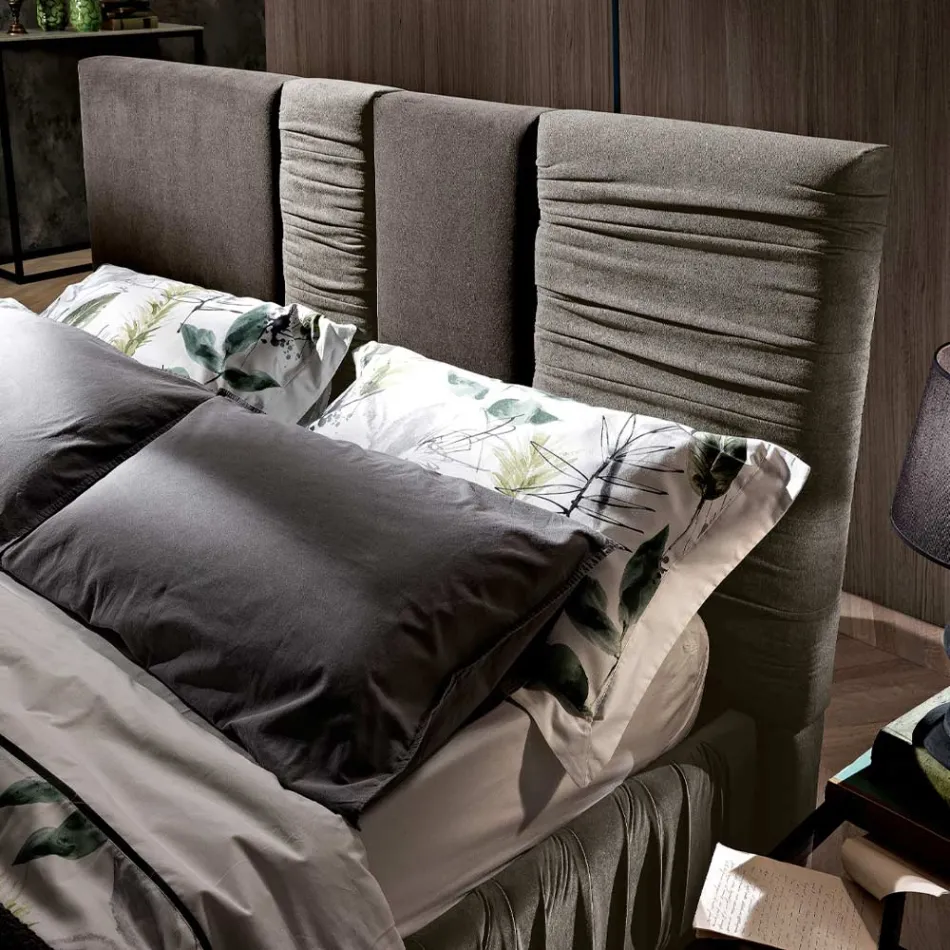 Letto Imbottito Matrimoniale Moderno con Pieghe o Trapuntato di Design - Thomas Viadurini