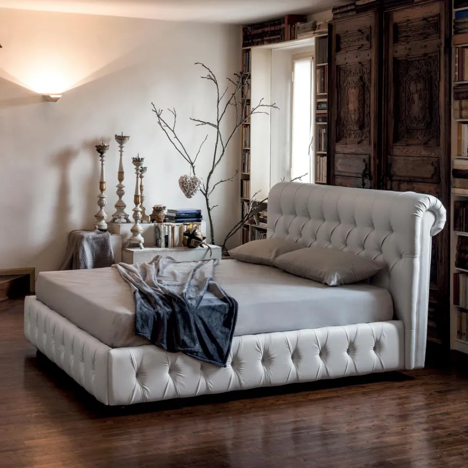 Letto Matrimoniale con Imbottitura Capitonné e Piedini in Legno - Briosco Viadurini