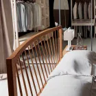 Letto matrimoniale di design 160x200cm con base in noce massello Alain Viadurini