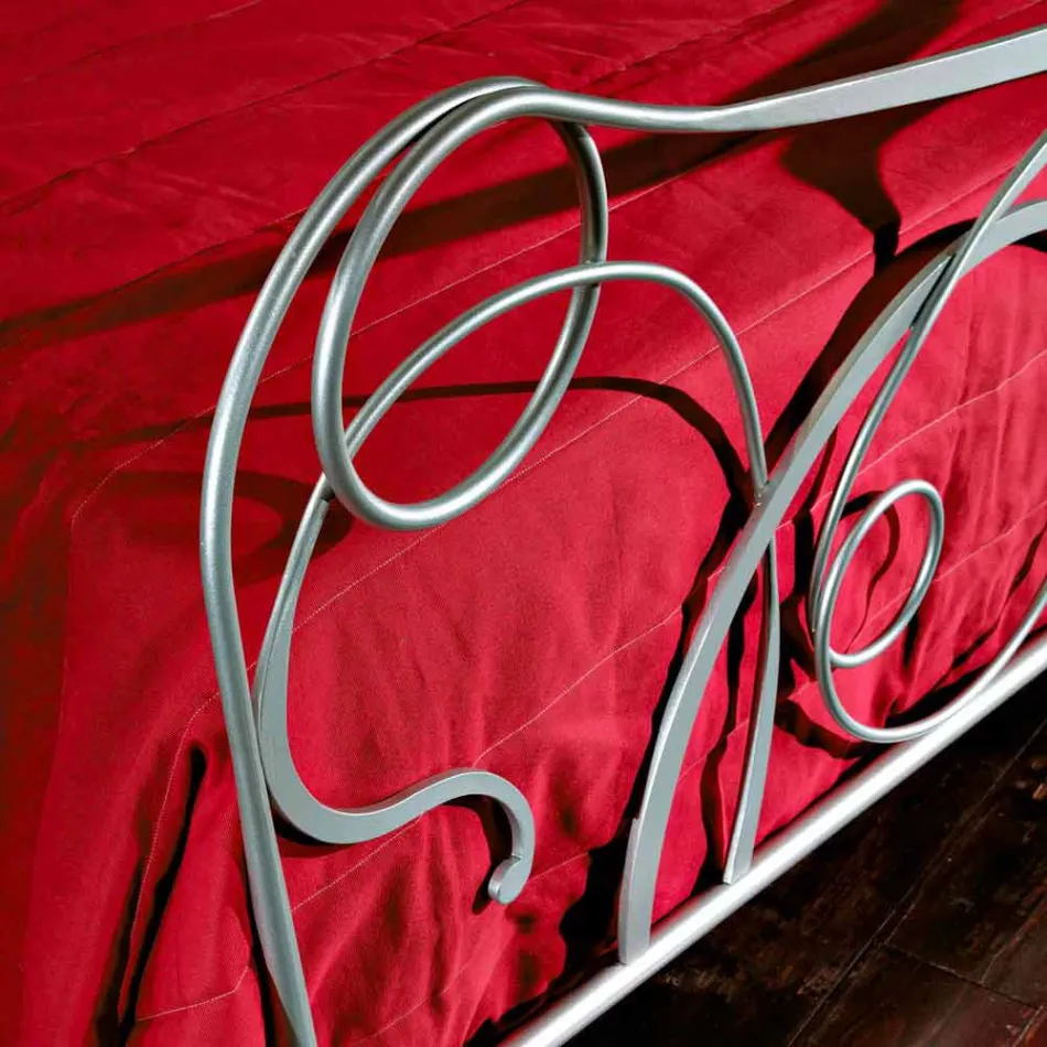 Letto matrimoniale in ferro artigianale con gambe coniche Zoe Viadurini