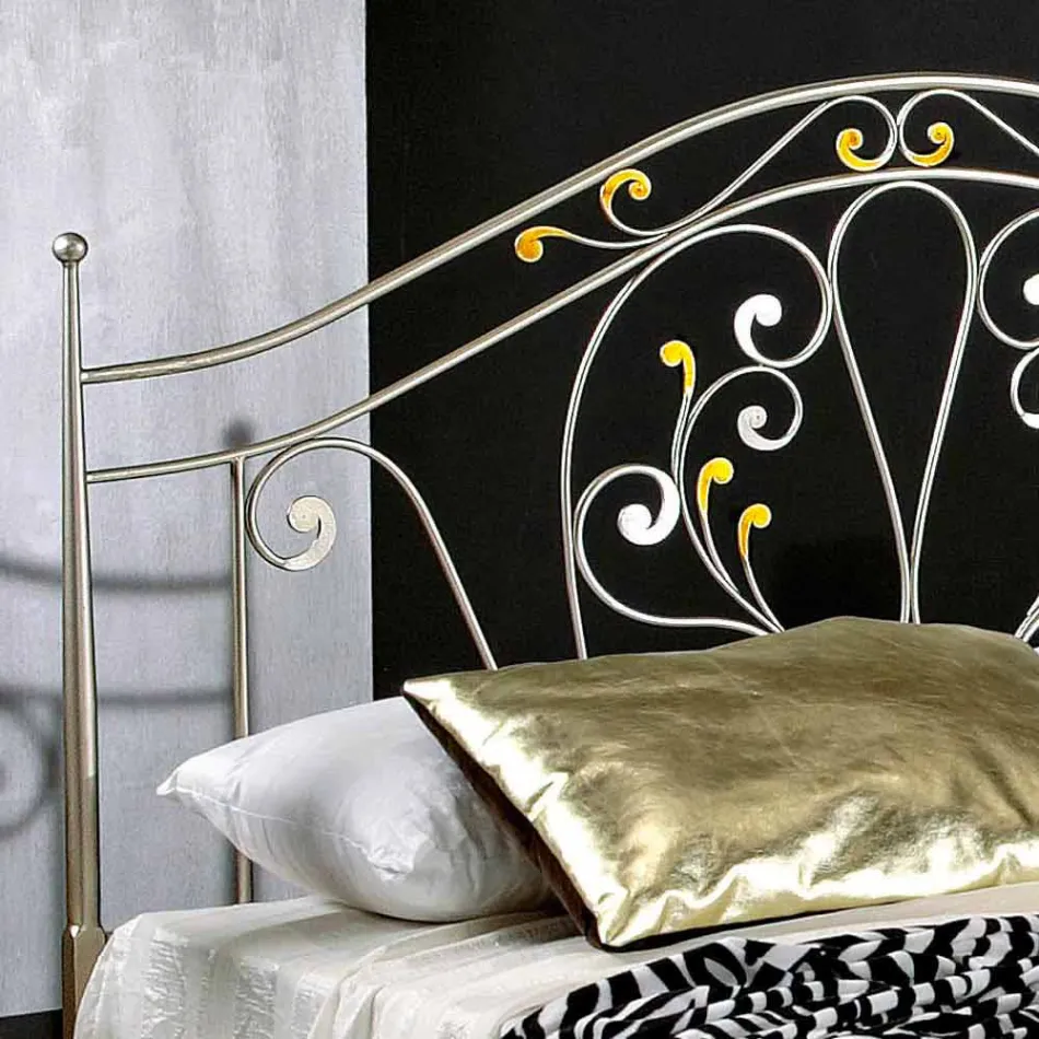 Letto matrimoniale neoclassico forgiato a mano in ferro pieno Jessica Viadurini