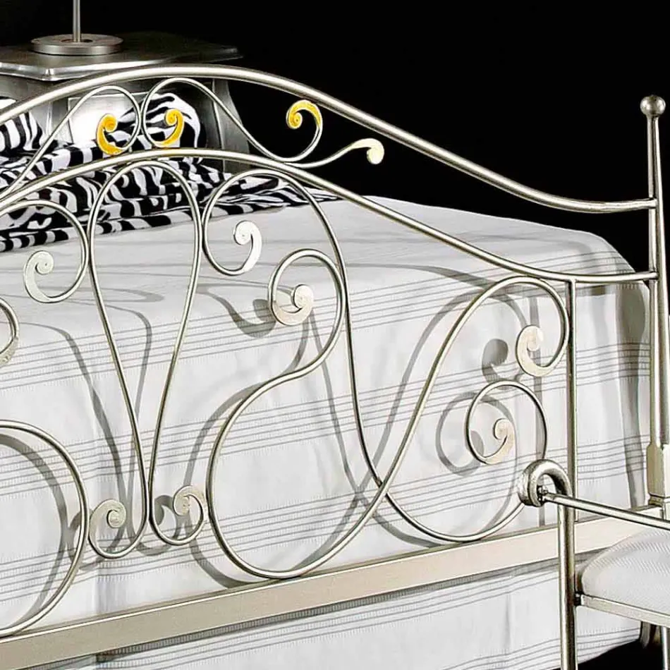 Letto matrimoniale neoclassico forgiato a mano in ferro pieno Jessica Viadurini