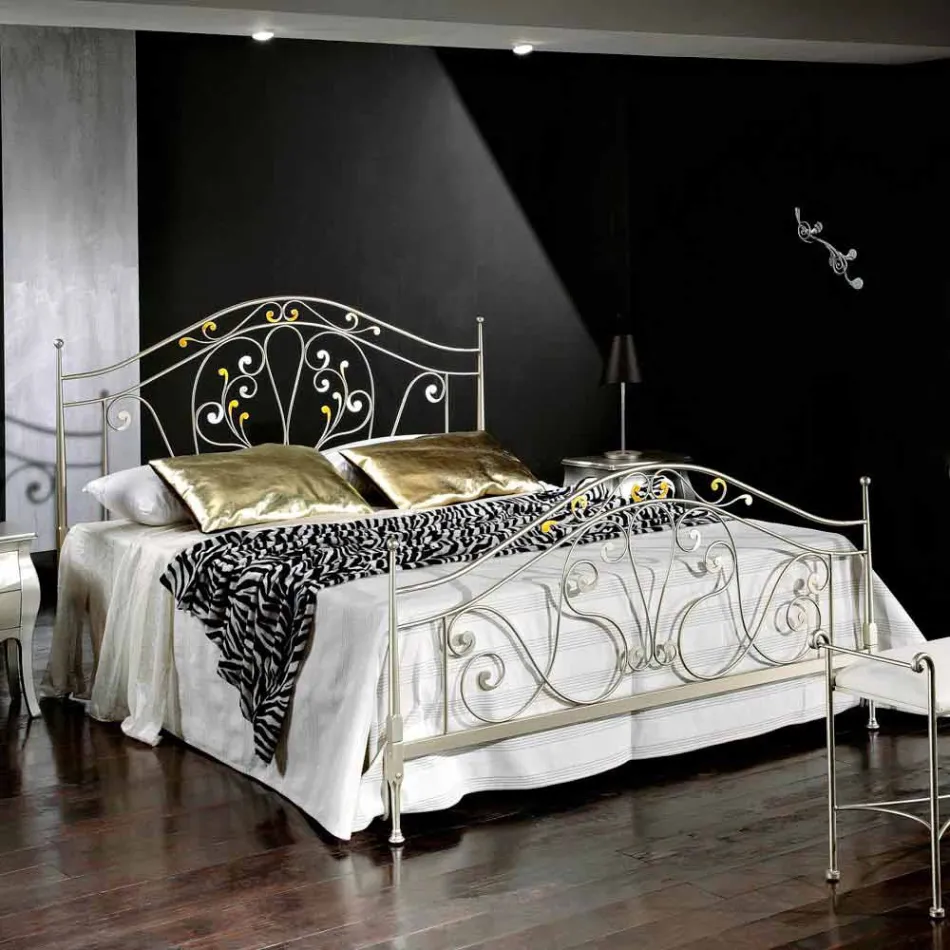 Letto matrimoniale neoclassico forgiato a mano in ferro pieno Jessica Viadurini