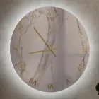 Orologio da Parete in Vetro Effetto Marmo Calacatta con Lancette in Ottone - Axis Viadurini