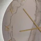 Orologio da Parete in Vetro Effetto Marmo Calacatta con Lancette in Ottone - Axis Viadurini