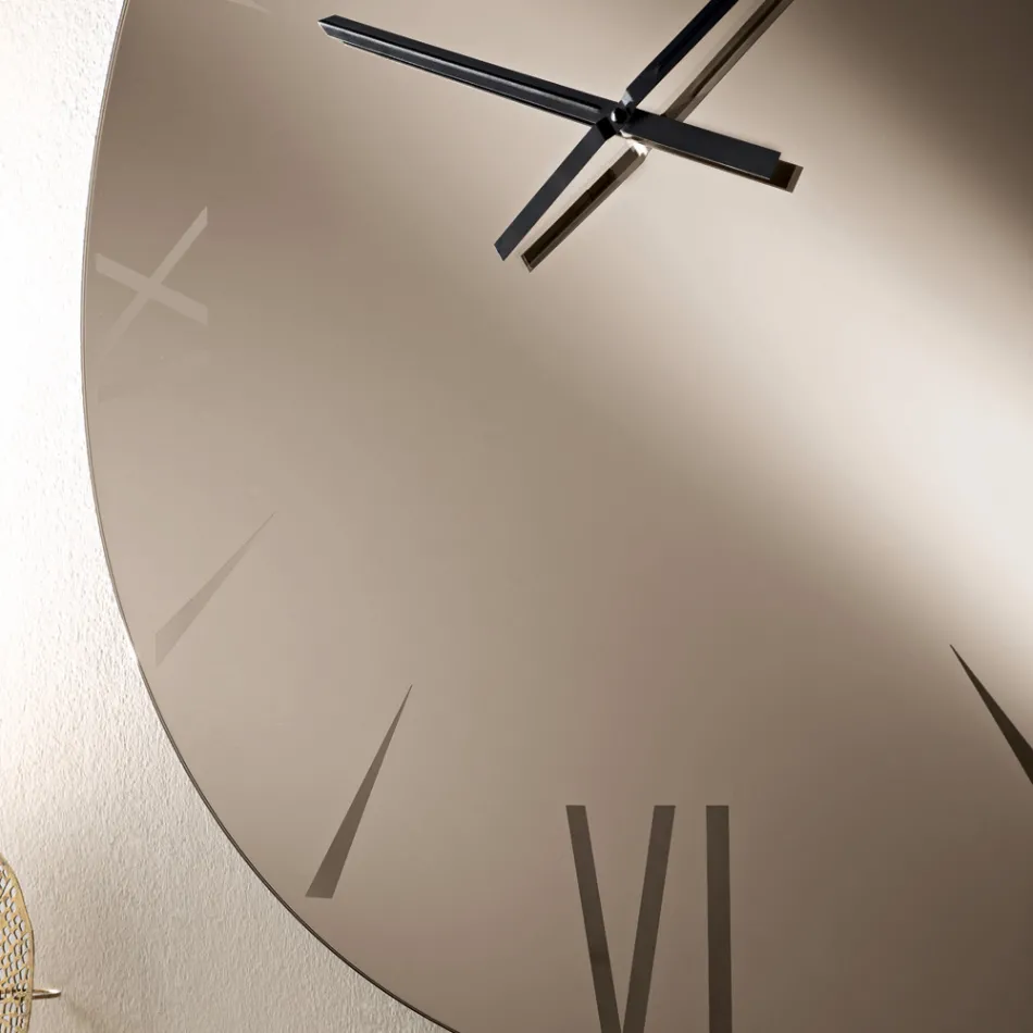 Orologio Rotondo in Vetro Specchiato con Numeri Incisi a Laser - Clelia Viadurini