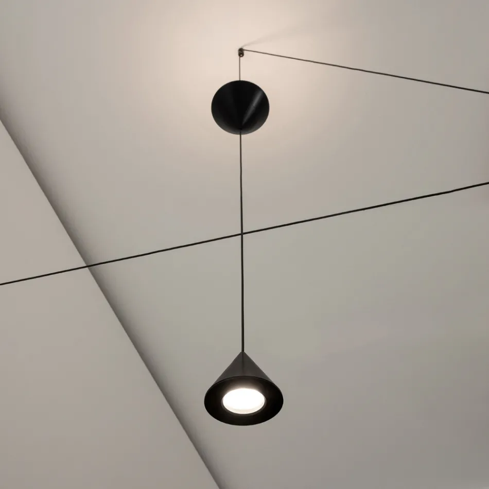 Piantana a Filo in Alluminio Nero e Doppio Cono Design Minimale - Mercado Viadurini