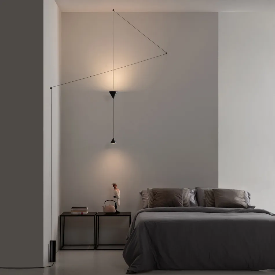 Piantana a Filo in Alluminio Nero e Doppio Cono Design Minimale - Mercado Viadurini