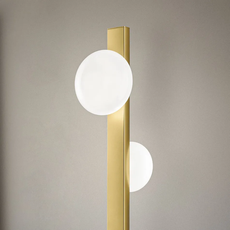 Piantana in Alluminio e Luce in Vetro Soffiato Bianco - Alma Viadurini