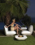Poltrona per giardino in polietilene Pillow by Vondom, design moderno