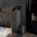 Porta pellet con sessola da interno in cuoio nero di design Sapir