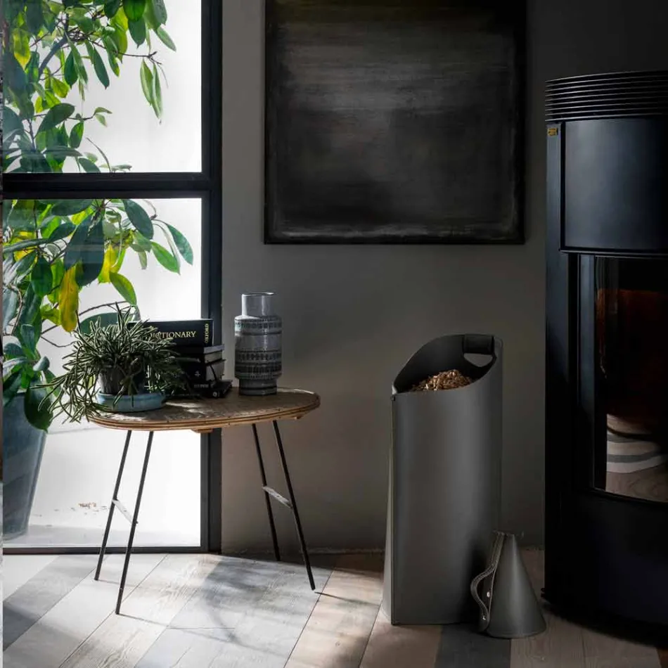 Porta pellet con sessola da interno in cuoio nero di design Sapir Viadurini