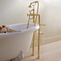 Rubinetteria Vasca Bagno Classica a Pavimento in Ottone con Doccetta - Fioretta