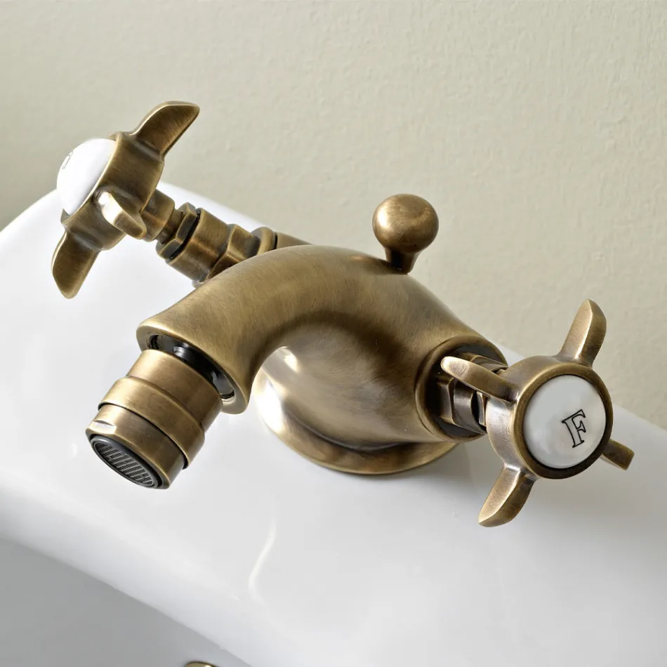 Rubinetto Monoforo per Bidet Classico in Ottone e Maniglie a Farfalla - Miriano Viadurini