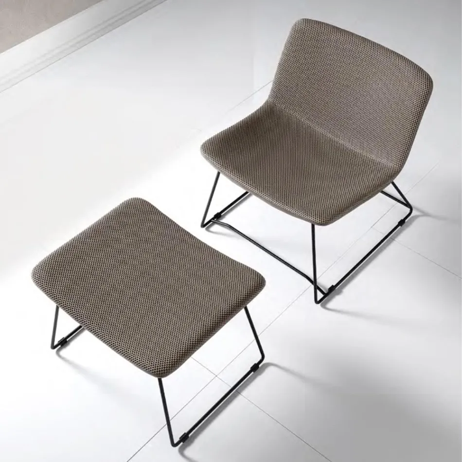 Sedia con Poggiapiedi in Tessuto Vulcano e Gambe in Metallo Made in Italy - Amane Viadurini